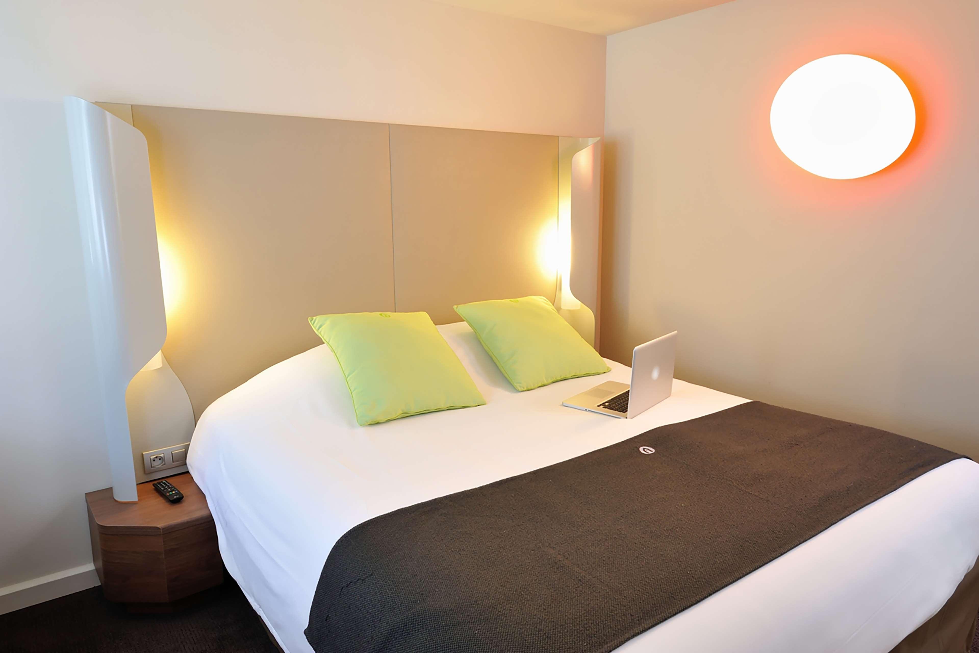 Campanile Orange Centre Sortie 21 Sur A7 A9 Hotel Exterior photo