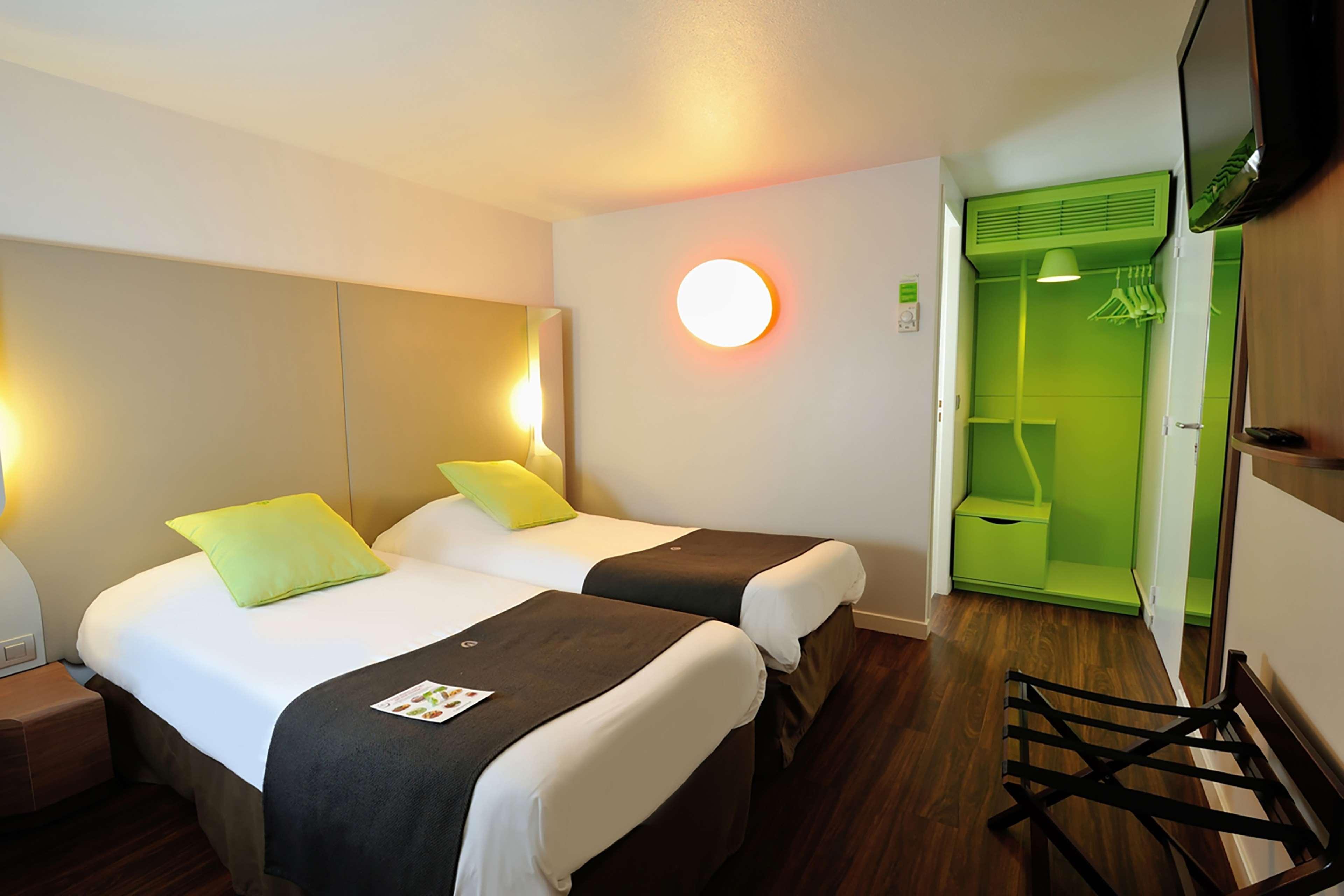 Campanile Orange Centre Sortie 21 Sur A7 A9 Hotel Exterior photo