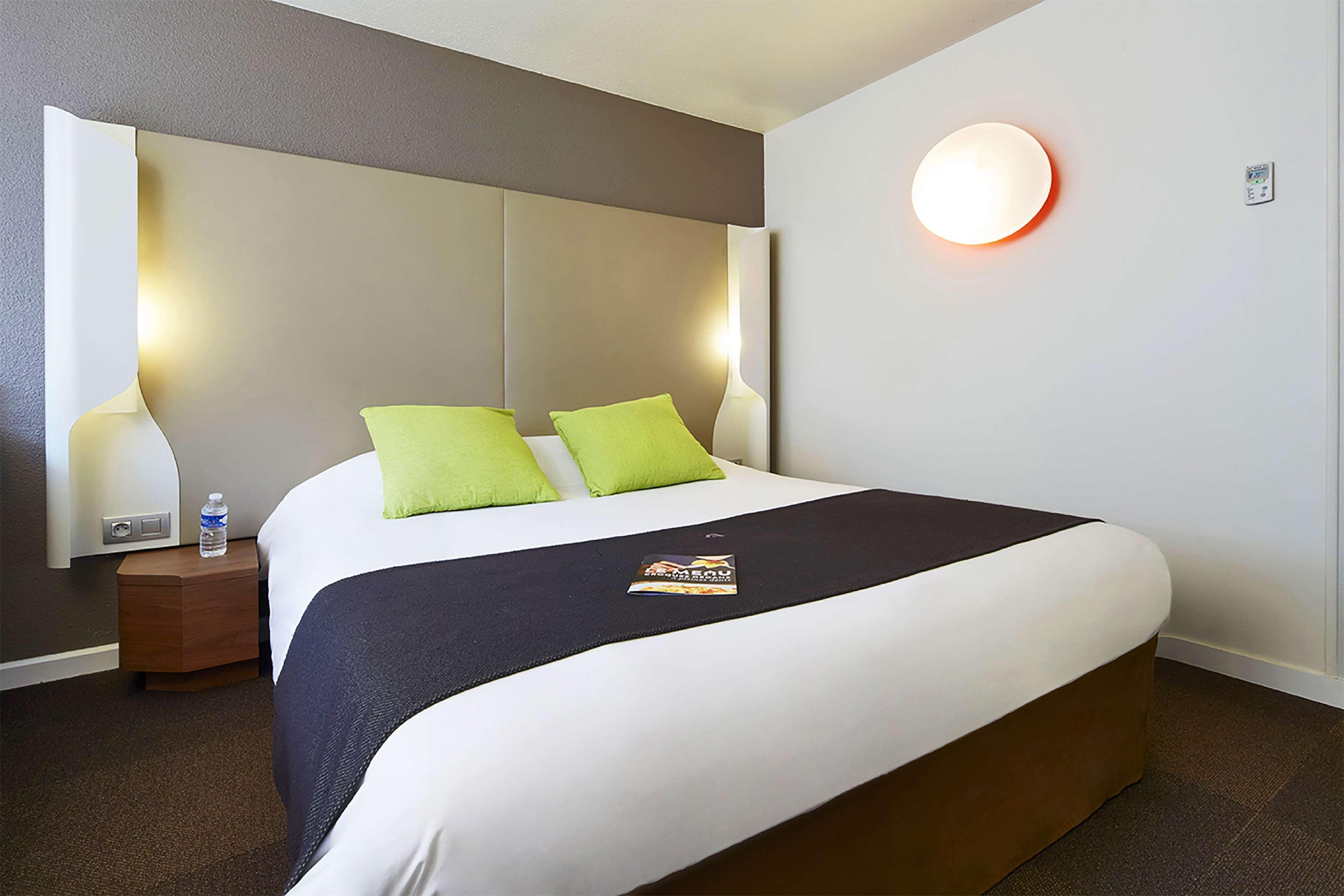 Campanile Orange Centre Sortie 21 Sur A7 A9 Hotel Exterior photo