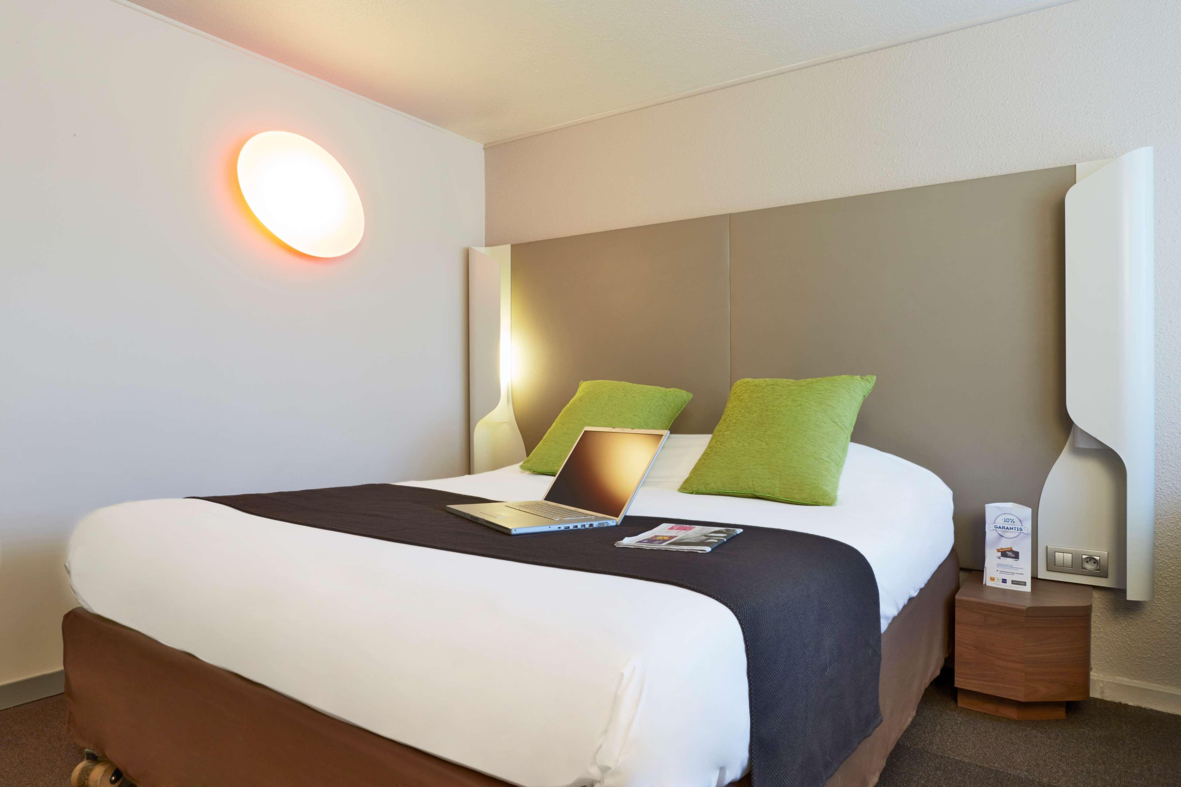 Campanile Orange Centre Sortie 21 Sur A7 A9 Hotel Exterior photo
