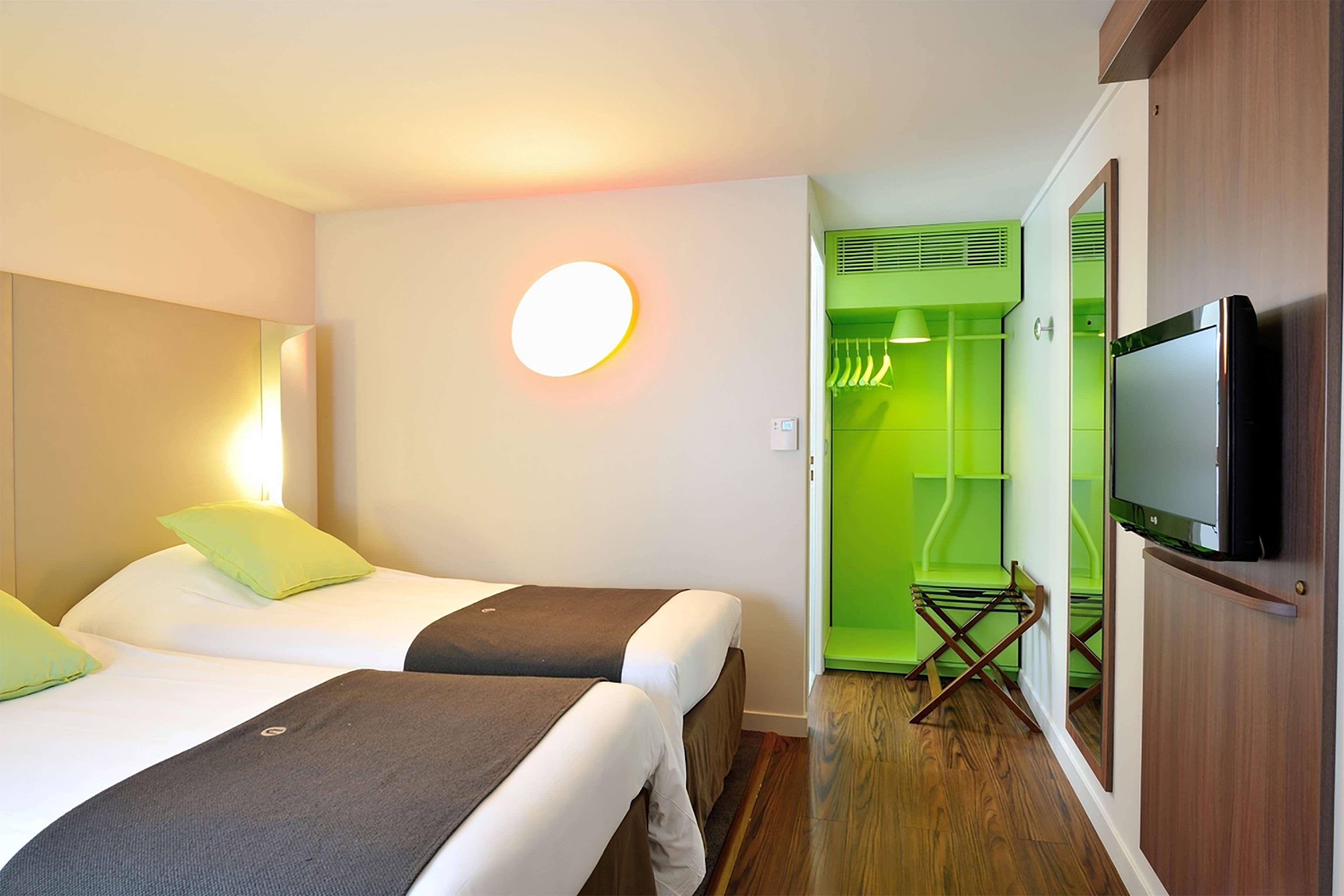 Campanile Orange Centre Sortie 21 Sur A7 A9 Hotel Exterior photo