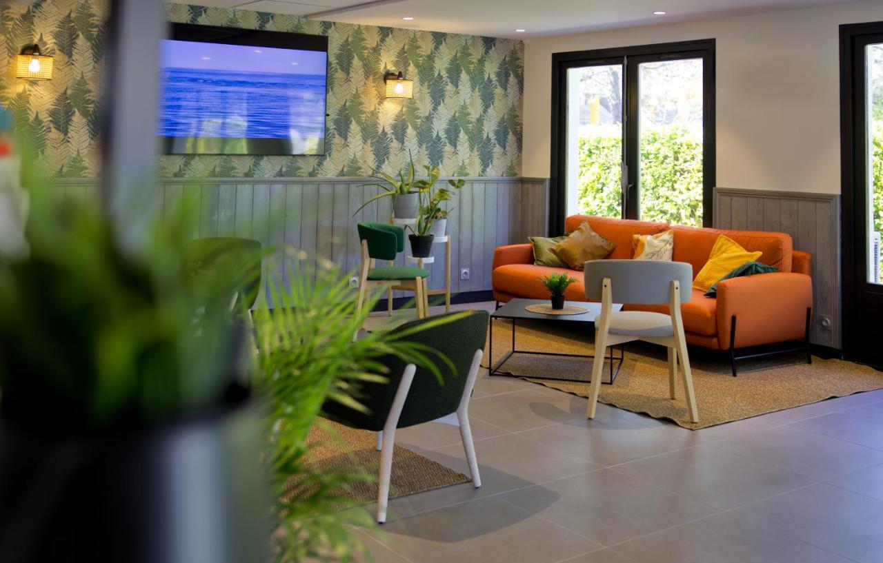 Campanile Orange Centre Sortie 21 Sur A7 A9 Hotel Exterior photo