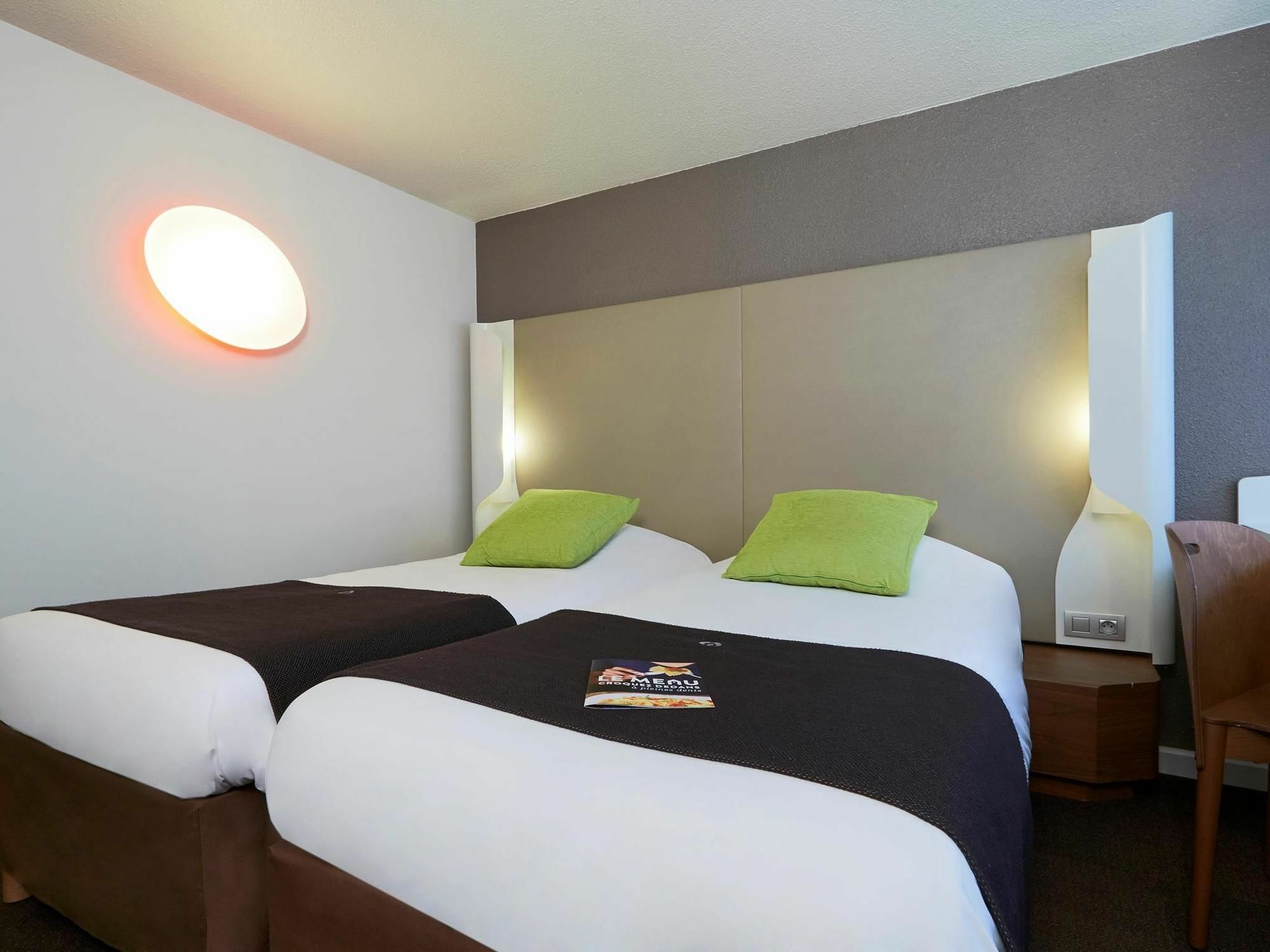 Campanile Orange Centre Sortie 21 Sur A7 A9 Hotel Exterior photo