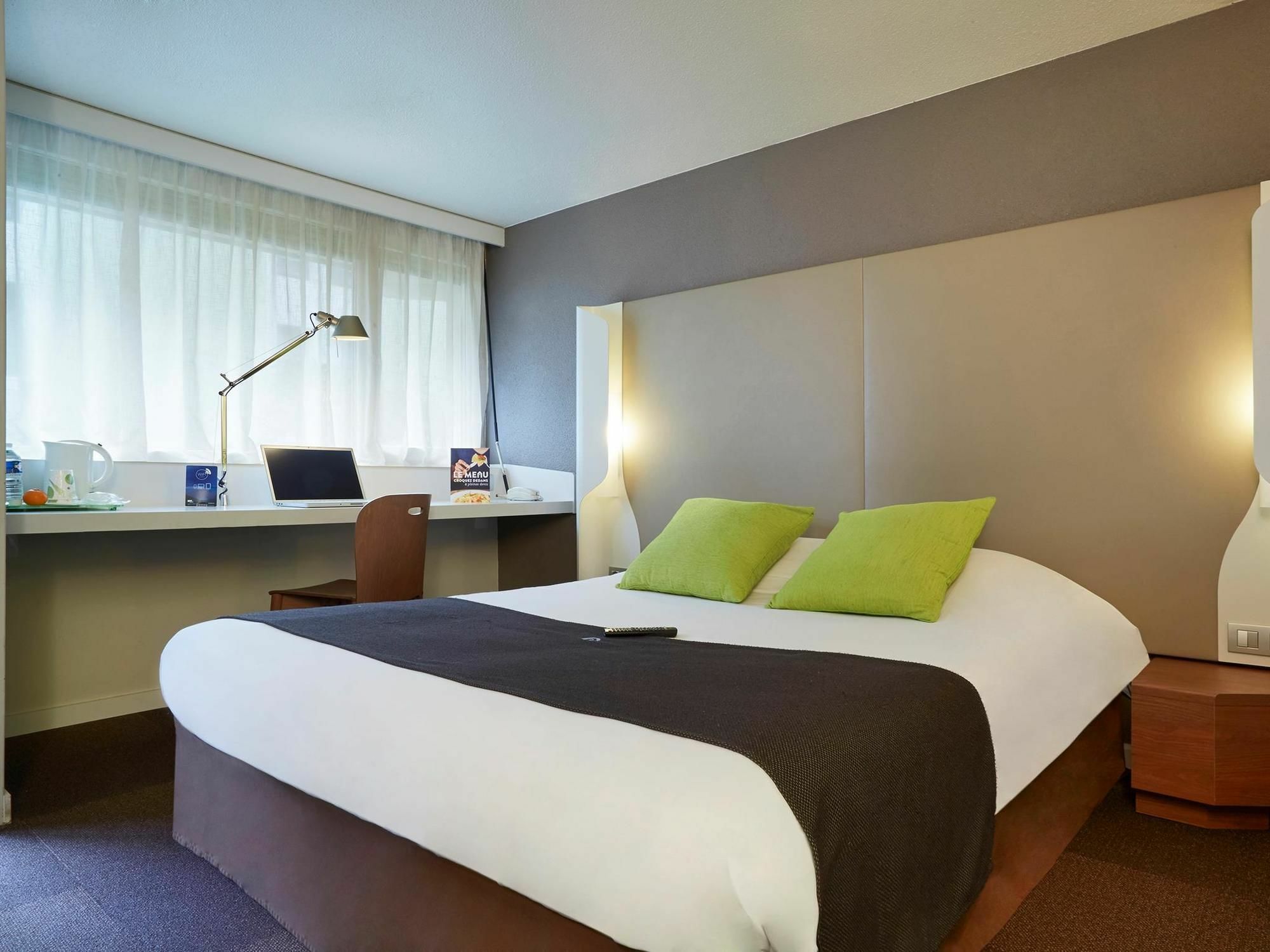 Campanile Orange Centre Sortie 21 Sur A7 A9 Hotel Exterior photo
